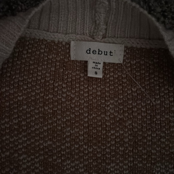 Debut - Picture 2 of 4